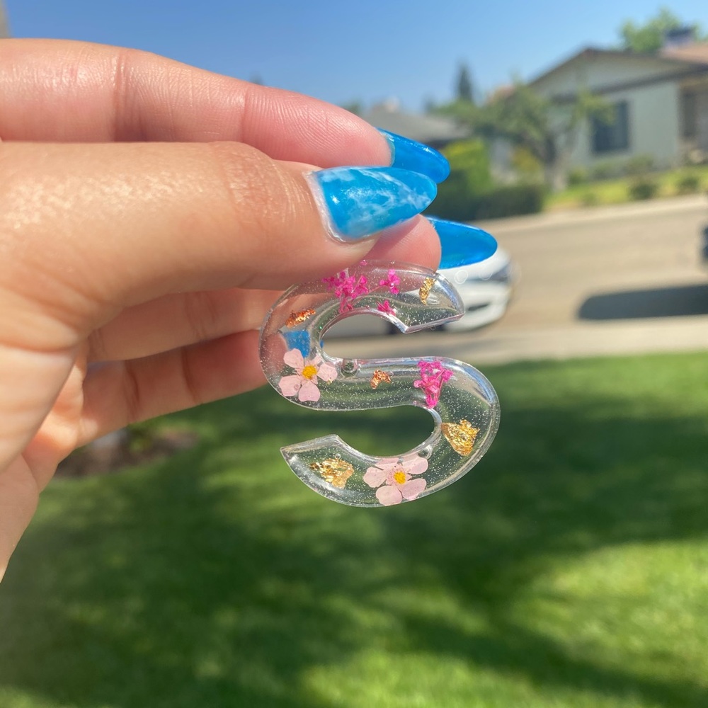 Letter S resin keychain